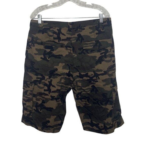 Live Free Camouflage Cargo Shorts Size 33 Green Cotton Stretch - Picture 2 of 8